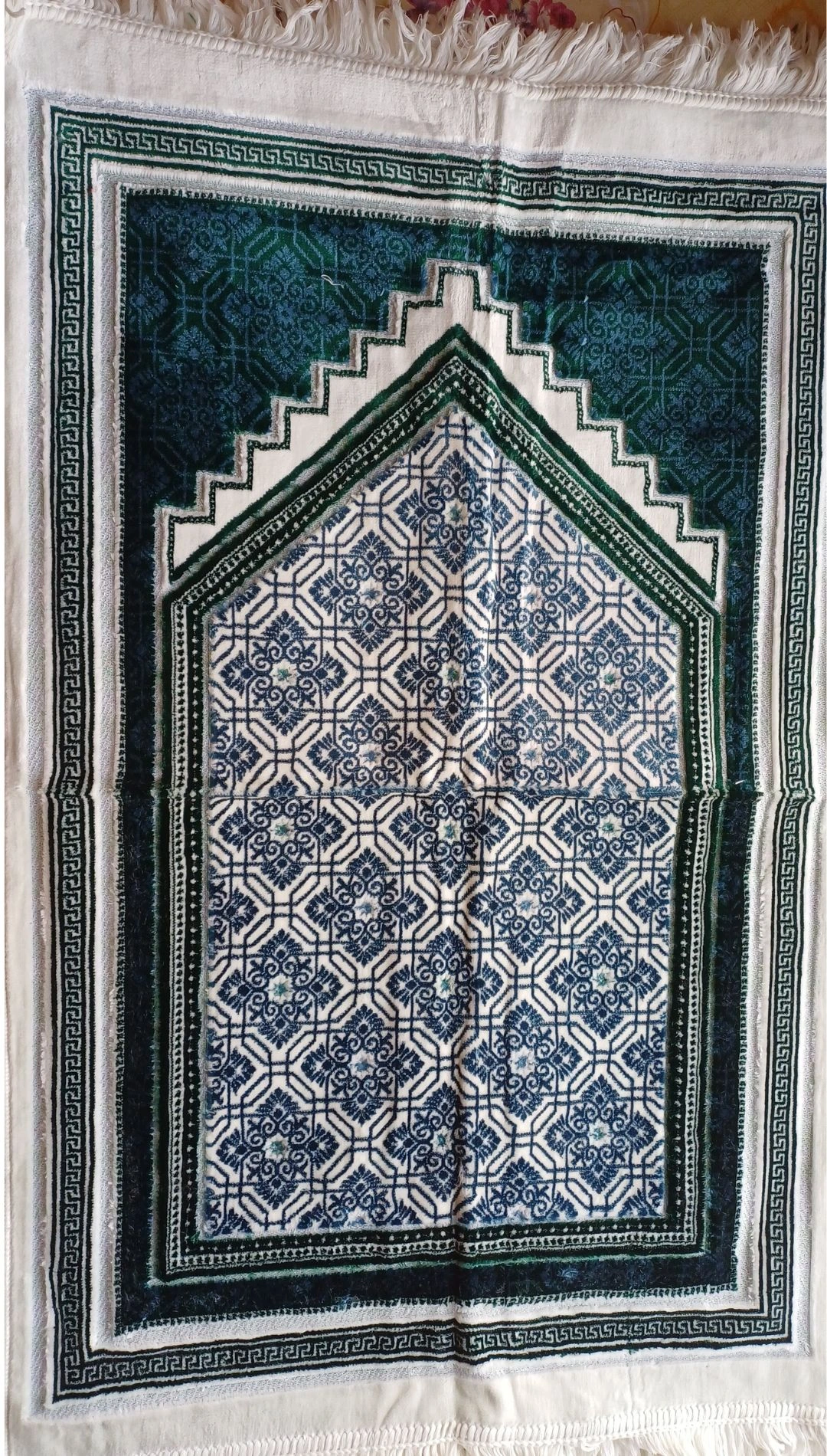 প্রিমিয়াম টার্কিশ ভেলভেট জায়নামাজ - Image 4