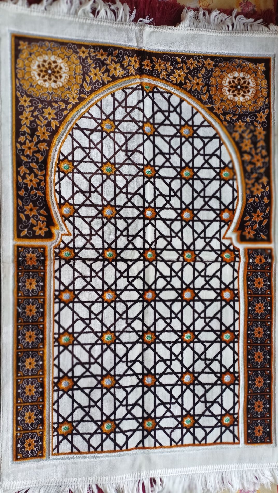 প্রিমিয়াম টার্কিশ ভেলভেট জায়নামাজ - Image 2