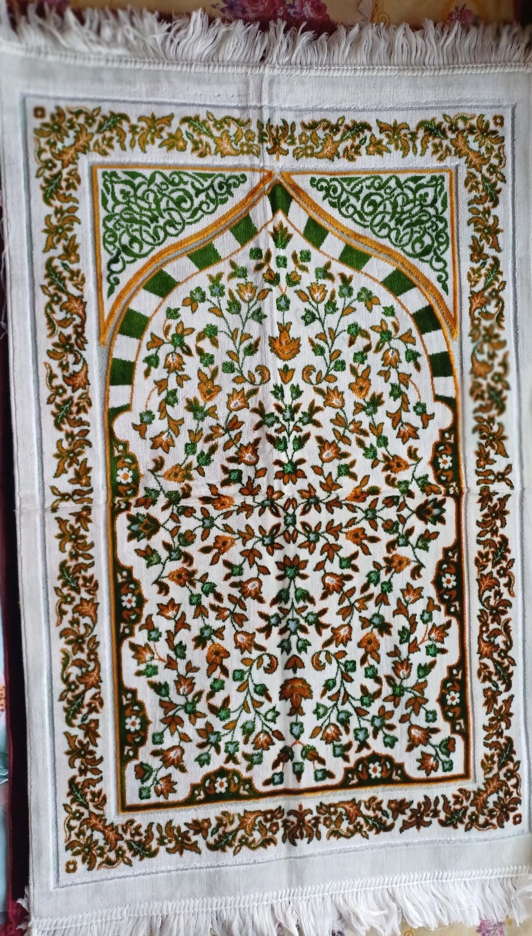 প্রিমিয়াম টার্কিশ ভেলভেট জায়নামাজ - Image 3